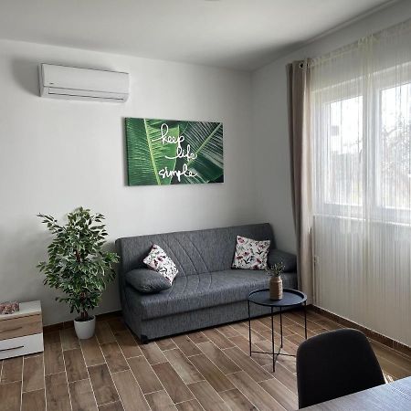Апартаменти Apartman Solin 2, Parking Екстер'єр фото