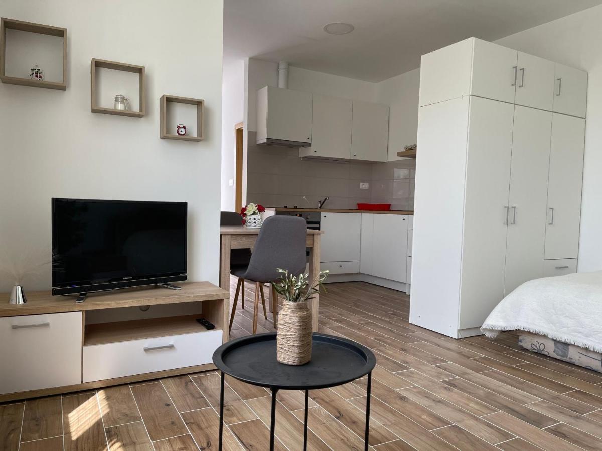 Апартаменти Apartman Solin 2, Parking Екстер'єр фото