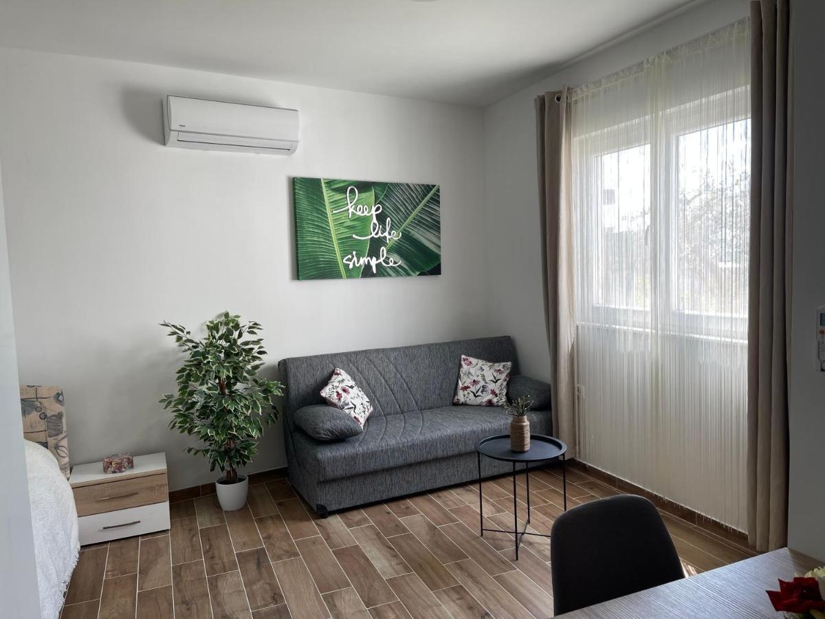 Апартаменти Apartman Solin 2, Parking Екстер'єр фото
