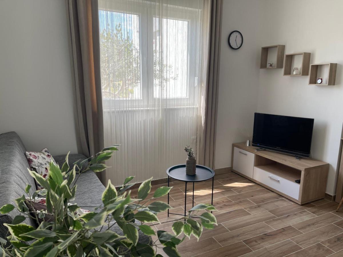 Апартаменти Apartman Solin 2, Parking Екстер'єр фото