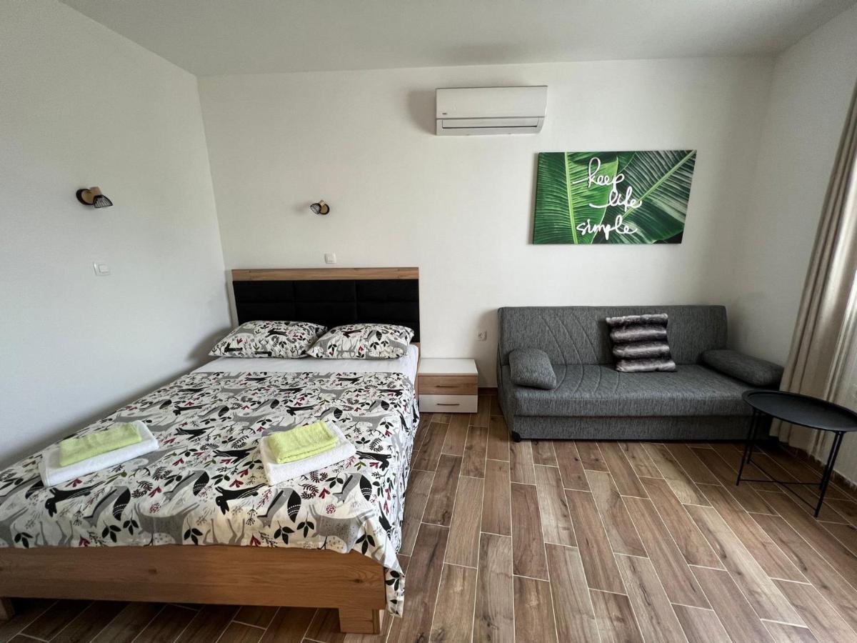 Апартаменти Apartman Solin 2, Parking Екстер'єр фото